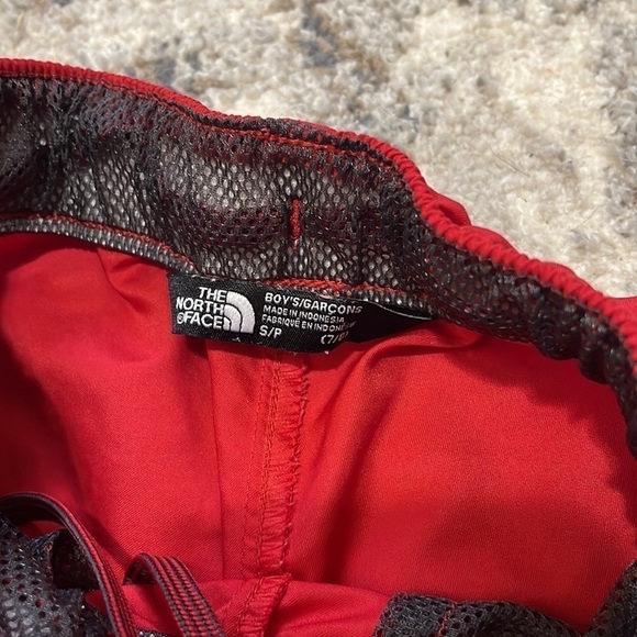 The North Face boys shorts - Picture 3 of 4